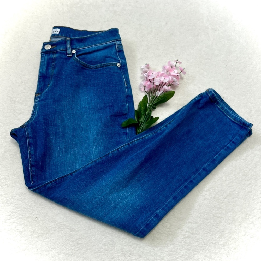 LOFT The Girlfriend Medium Wash Tapered Jean - Size 28/6 (measures 30")